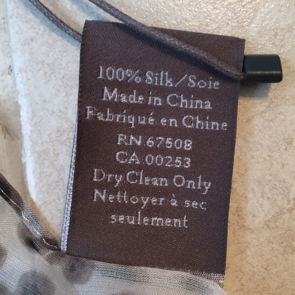 NWT Vince Camuto Scarf. - Picture 4 of 6
